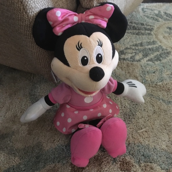 minnie mouse singing plush toy